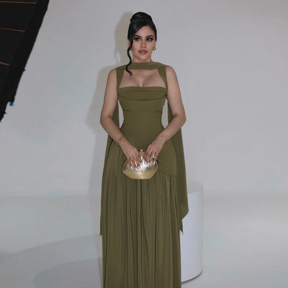 Vestido largo, sin mangas, con tirantes ajustables