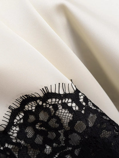 Tops de encaje ajustados a la moda