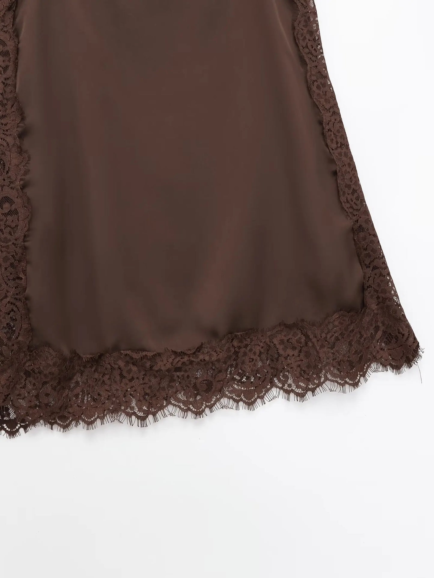 Tops de encaje ajustados a la moda