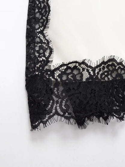 Tops de encaje ajustados a la moda