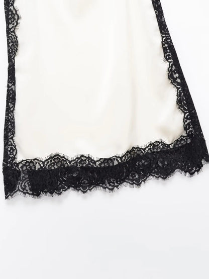 Tops de encaje ajustados a la moda